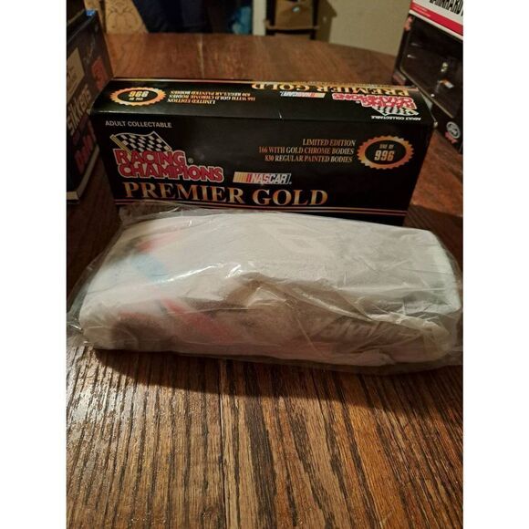 Vintage 96 Racing Champions Mark Martin Valvoline Die Cast Nascar Race Car - Picture 10 of 12